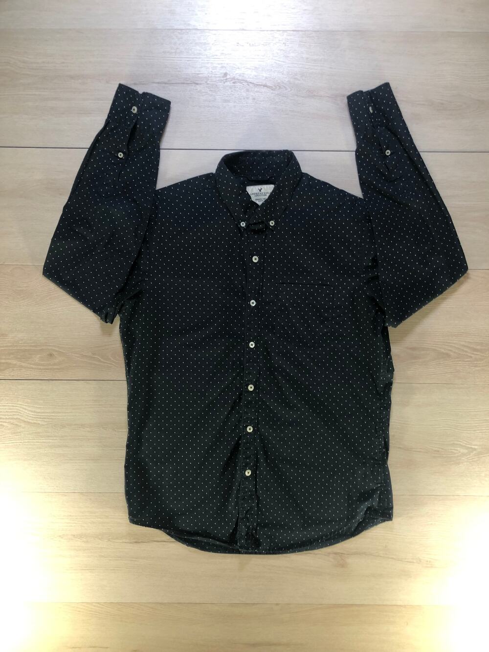 American Eagle Men's Long Sleeve Slim Fit Polka Dot Shirt MM [0036]